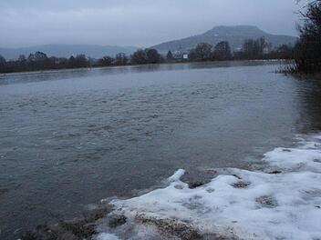 Wie ein breiter Strom: die Wiesent am Montag bei Hochwasser. Fotos: Josef Hofbauer