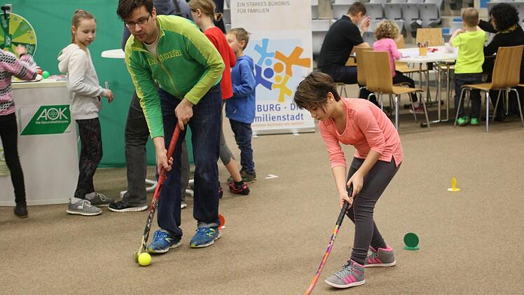 Alles zum Ausprobieren: Hockey... Foto: Wolfgang Desombre