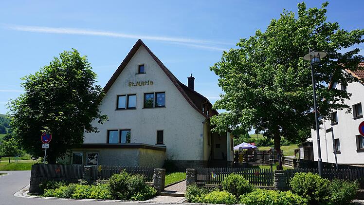 Schon seit einigen Jahren wird getüftelt, um den Kindergarten Oberweißenbrunn zu sanieren und zu modernisieren. Verschiedene Gründe führten dazu, dass die Planungen immer wieder verworfen und erneuert werden mussten. Nun scheint aber die Zielgerade erreicht und eine Umsetzung in greifbare Nähe gerückt. Foto: Marion Eckert