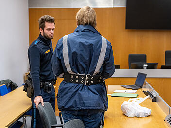 Prozessauftakt um Mordversuch an Pizzabotin