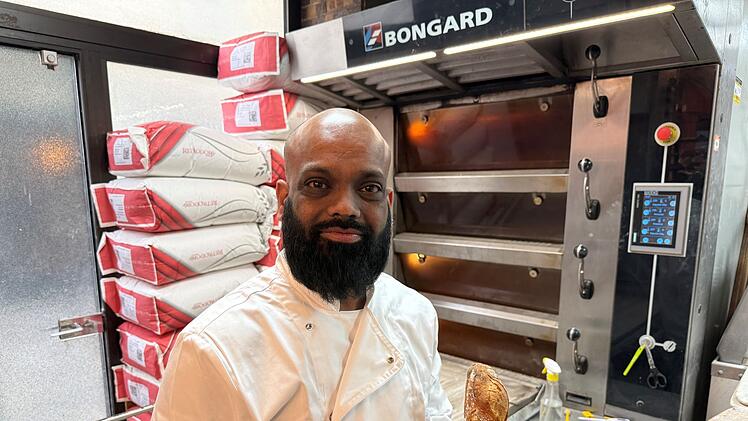 Kleiner Stadtteil-B&auml;cker gewinnt Pariser Baguette-Wettstreit