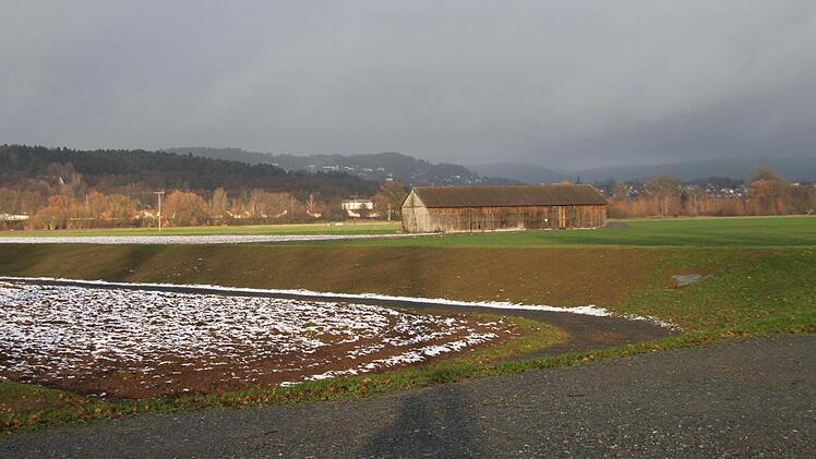 Blick auf den Deich in Richtung Oberauhof.