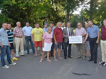 Spendenübergabe der Vereinsgemeinschaft Stockheim von 2633,86 Euro an die Gemeinde. Foto: K.- H. Hofmann