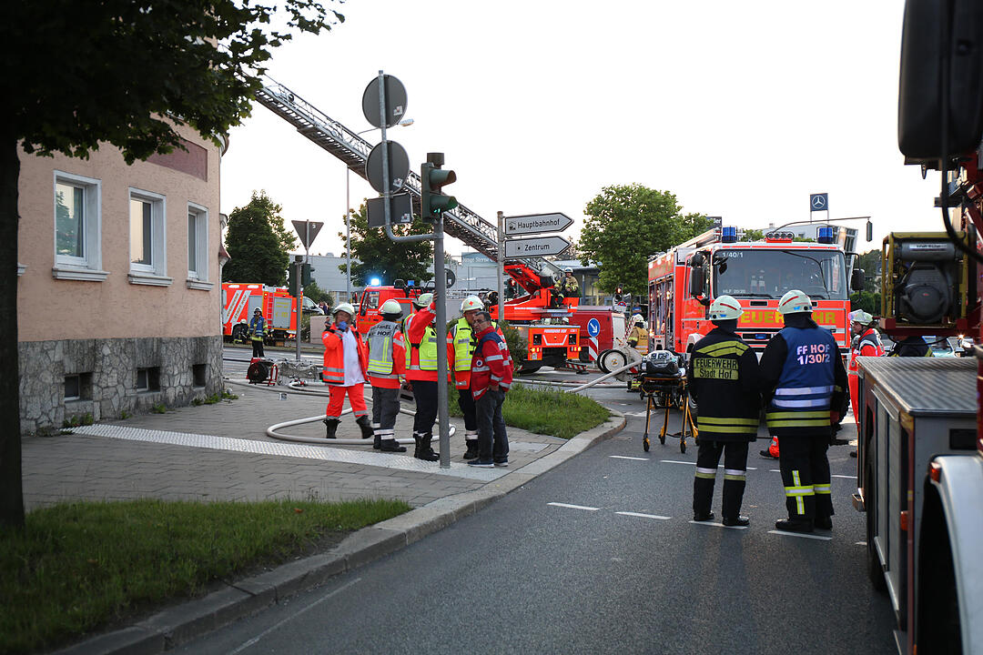 Kellerbrand breitet sich in einem Hofer Mehrfamilienhaus aus