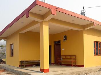 Die neuen Häuser für die Familien der Patenkinder in Malekhu sind stabil und durchdacht. Sie verbessern die Lebensqualität der Familien deutlich. Foto: Nepalhilfe Kulmbach