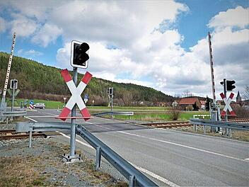 Mit einem Kostenanteil von 86 500 Euro bleibt die Gemeinde Harsdorf bei den beiden Bahnübergängen Hirtengasse und Erlenweg (unser Bild) hängen. Foto: Werner Reißaus