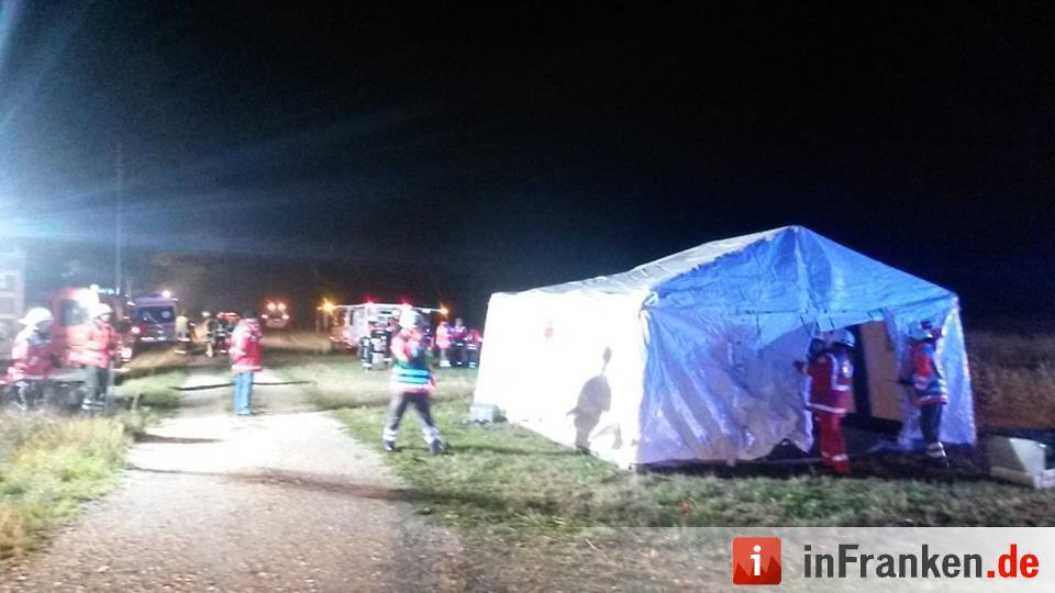 Großübung, Feuerwehr, BRK, THW - Zugunfall bei Petersaurach