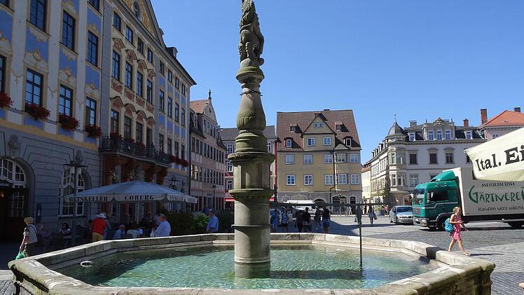 Sommer-Impressionen aus Coburg: Brunnen am MarktplatzFoto: Jochen Berger