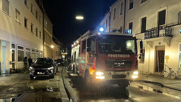 Forchheim: Starker Regen sorgt für Überschwemmungen - Feuerwehr die ganze Nacht im Einsatz