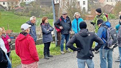 Bei einer Herbstwanderung der FSV-Ortsgruppe Leutenbach ging es zu einer Rundtour von Egloffstein nach Thuisbrunn und zur&uuml;ck.