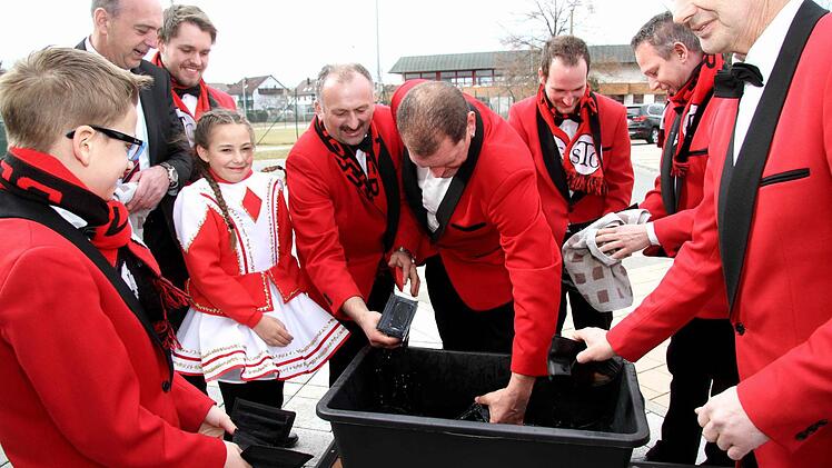 Impressionen von der Schlüsselübergabe im Weisendorfer Rathaus. Foto: Richard Sänger