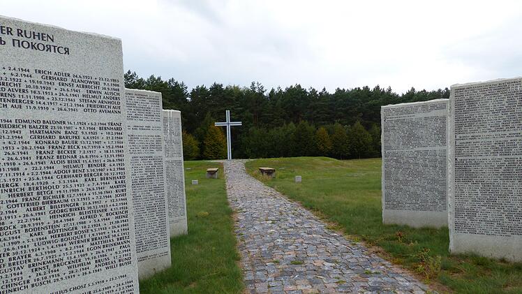 Auf dem deutschen Soldatenfriedhof im weißrussischen Schatkowo ruhen 5000  Gefallene. Weitere 35.000 sollen noch zugebettet werden. Foto: Edgar Bartl
