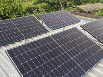 Balkon‑PV oder Solaranlage? Vergleich 2026 zu Kosten, Ertrag & Vorteilen