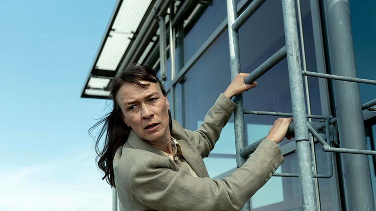 Elsbeth Jensen (Katarina Gaub) will ihren Sohn retten.