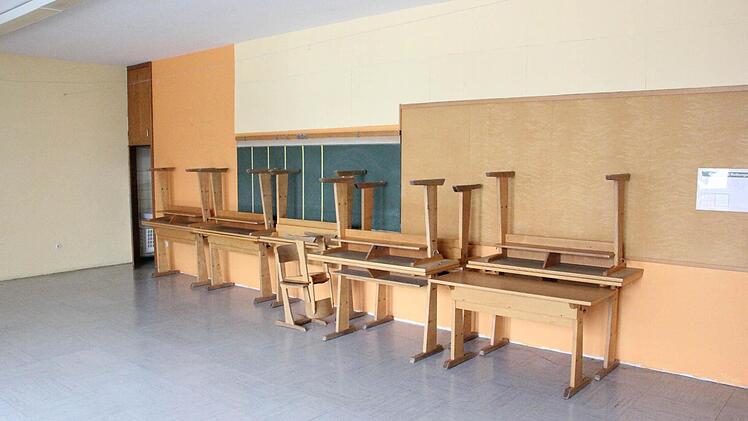 Relikte aus der Schulära in einem der Klassenzimmer  Foto: Friedwald Schedel