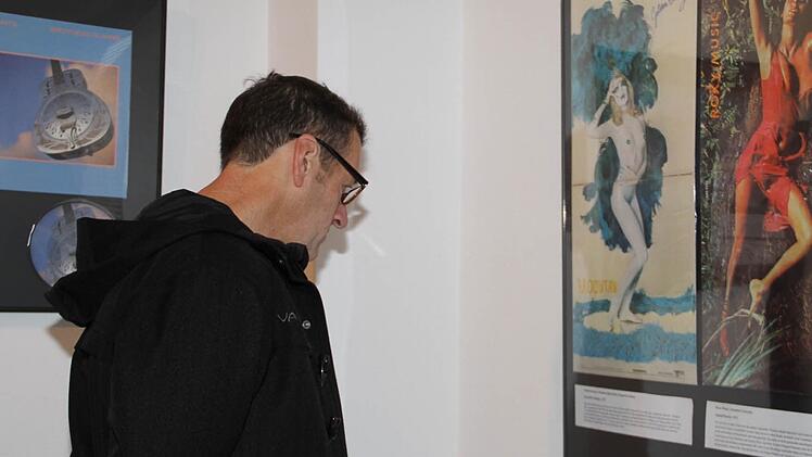 Die Ausstellung zeigt einen repräsentativen Querschnitt aus mehreren Jahrzehnten Rockmusik. Die Plattencover erzählen Geschichten.