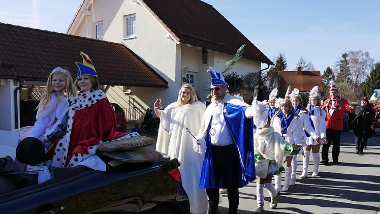 Wildenheid in Narrenhand - Impressionen vom Faschingsumzug im Neustadt Stadtteil. - Foto: Manja von Nida
