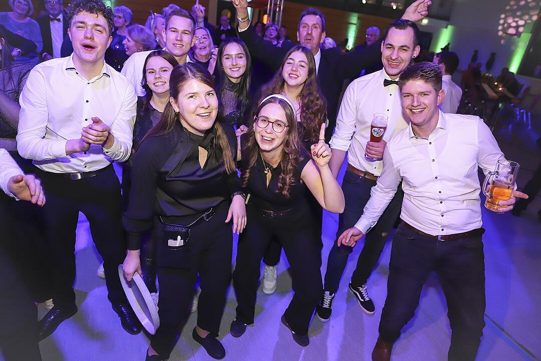 Es wurde in das Jahr 2025 gefeiert.