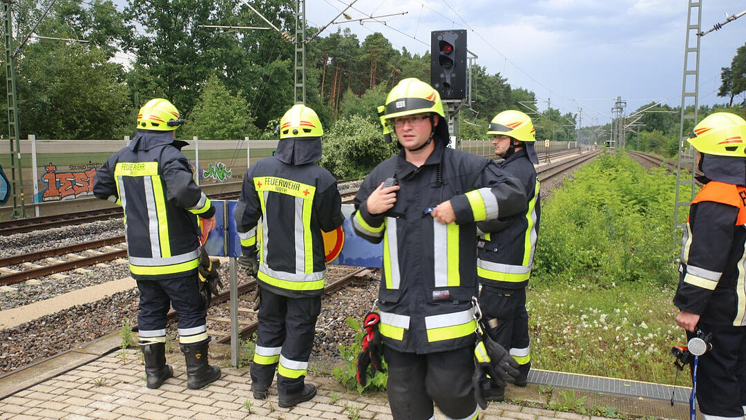 Gewitter über Mittelfranken haben Bäume umstürzen lassen. Im Landkreis Roth war eine Bahnstrecke zeitweise lahmgelegt.