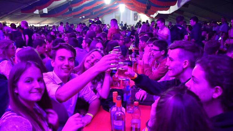 Landkreis Kitzingen: Beliebtes Weinfest beginnt am Freitag - "Yuhuu, die Weinfest-Saison startet am Wochenende"