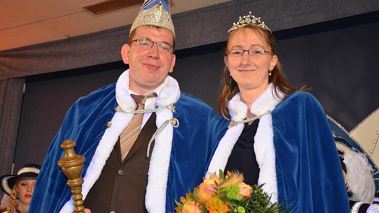 Bernd I. und Christine I. wurden als Geschenk der Stadt Hammelburg zum 11-jährigen Jubiläum der GCA aus dem Paket ausgepackt.