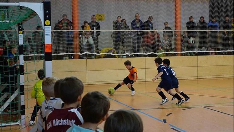 Eifrig gekickt wird beim Hallenturnier, das die SpVgg Uehlfeld jedes Jahr organisiert. Foto: privat