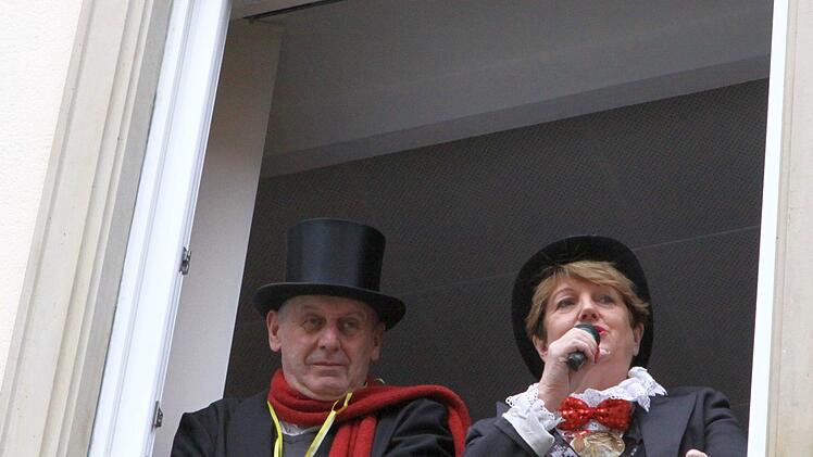 Zirkusdirektorin und Deputy, Brigitte Meyerdirks und Jürgen Pfister bei der Verteidigungsrede.  Foto: Thomas Dill