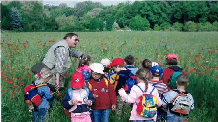 Botanische Wanderungen von Wolfgang Hüttner boten sich auch für Kindergartengruppen an. Foto: privat