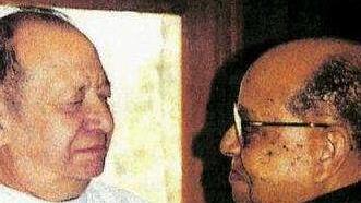 John Withers I. (rechts) beim Wiedersehen mit Martin Weigen, genannt "Pee Wee", einem jüdischen Jungen, den die GIs 1945 adoptierten. Withers verlor ihn dann aus den Augen. 2001 sahen sich  die beiden Männer nach 55 Jahren wieder. Foto: Archiv Withers