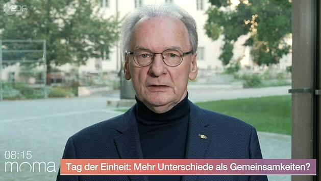 Man solle die Errungenschaften der Demokratie "positiv beschreiben und nicht nur kritisieren und negativ deklarieren", forderte Reiner Haseloff (CDU) im ZDF-Moma.