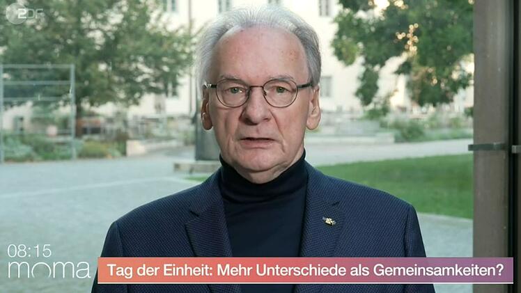 Man solle die Errungenschaften der Demokratie "positiv beschreiben und nicht nur kritisieren und negativ deklarieren", forderte Reiner Haseloff (CDU) im ZDF-Moma.