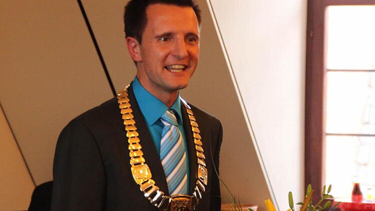 Andreas Hügerich trägt nun die Bürgermeister-Amtskette