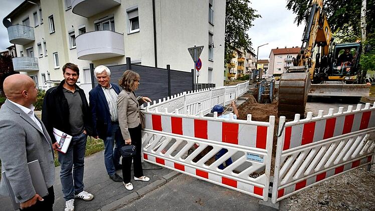 Gut voran kommen die Arbeiten am INA Ring. Allerdings mussten einige Hausanschlüsse erneuert werden, weshalb die Baustelle wohl bis ins Frühjahr bestehen wird.Richard Sänger