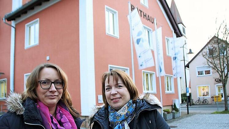 Freuen sich über ihre deutsche Staatsbürgerschaft: Joanna Holewa und Elizaveta Stepina (v.l.)