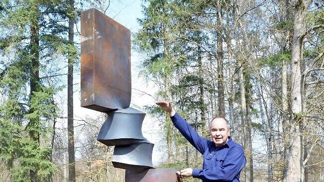 Drei Meter hoch und 2,2 Tonnen schwer entstand diese Arbeit im Atelier des Künstlers in der Nähe von Ansbach.