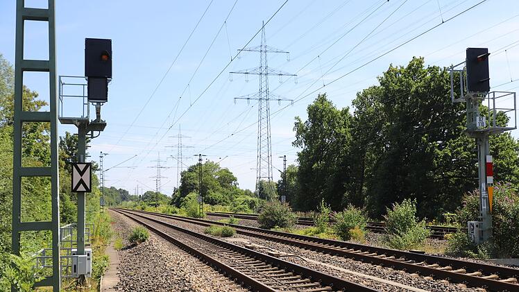 Wichtige Bahnstrecke zwischen K&ouml;ln und D&uuml;sseldorf gesperrt
