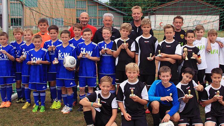 Der FC Burgkunstadt (rechts) siegte bei den E-Junioren vor den den jungen Kickern des FC Michelau (links), Foto: Heinz Voll