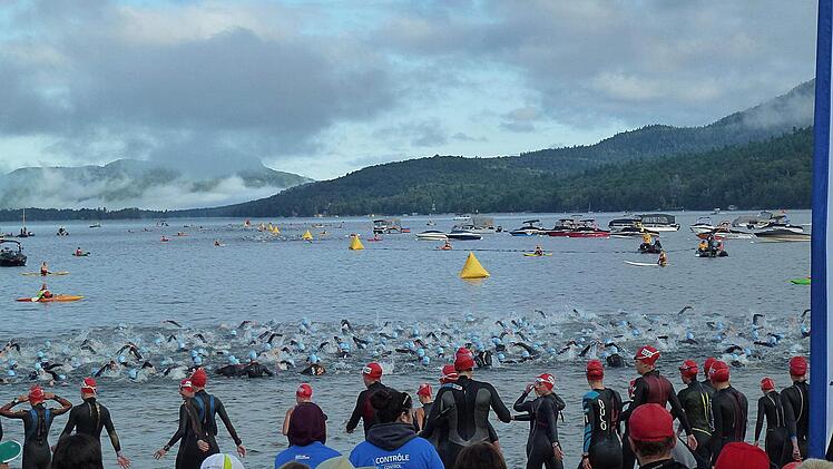Gänsehautstimmung pur herrschte vor dem Start zum Schwimmen über 1,9 Kilometer bei nur sieben Grad Celsius Außentemperatur, aber über 20 Grad Celsius Wassertemperatur im Lake Tremblant. Fotos: privat