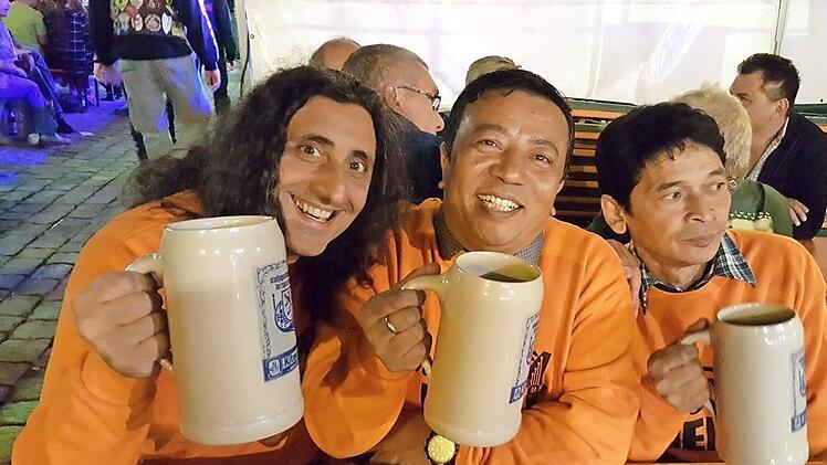 Alberto, Santa und Shree besuchten gemeinsam auch das Herzogenauracher Altstadtfest.  Foto: privat