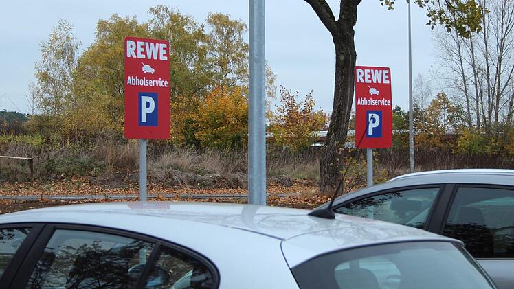 ... und zwei eigenen Parkplätzen.