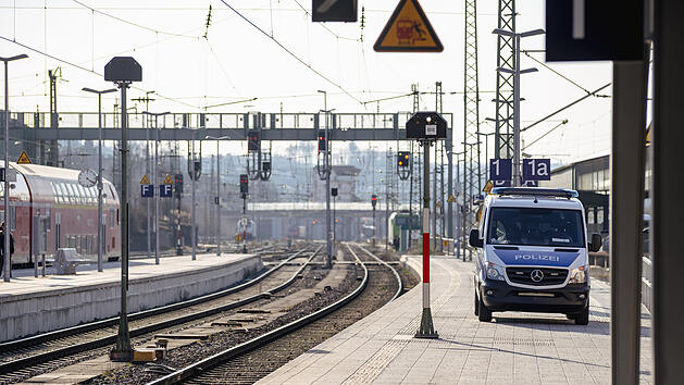 Polizei, Bahnhof, Gleise, Symbolbild