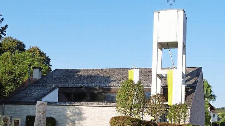 Vor 50 Jahren wurde die Kirche "Maria Geburt" auf dem fr&uuml;heren Dorfplatz von Koppenwind erbaut. Seither ist das Gotteshaus der Mittelpunkt und Halt f&uuml;r die Menschen in der Gemeinde. Fotos: Helmut Kistner