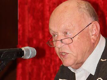 Johann Böhm war von 1994 bis 2003 Präsident des Bayerischen Landtages. Im  Erzählcafé in Sankt Elisabeth berichtete er über seine Arbeit als  Politiker. Foto: Dieter Britz