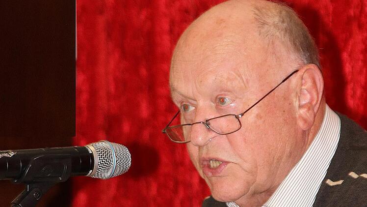 Johann Böhm war von 1994 bis 2003 Präsident des Bayerischen Landtages. Im  Erzählcafé in Sankt Elisabeth berichtete er über seine Arbeit als  Politiker. Foto: Dieter Britz