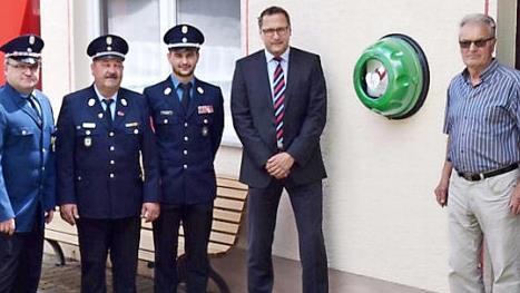 Vorsitzender Christian Martin, KBM und 2. Kommandant Manfred Friedrich, 1. Kommandant Peter Friedrich, Geschäftsstellenleiter Sparkasse Bamberg Christian Böhm und Kirchenpfleger Georg Dennert  Foto: See