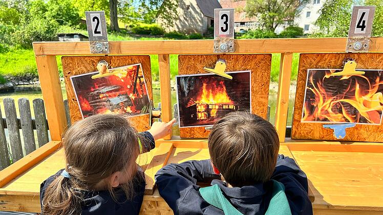 F&uuml;rth: "An wichtige Aufgaben herangef&uuml;hrt" - 100 junge Nachwuchskr&auml;fte auf erstem Kinderfeuerwehrtag