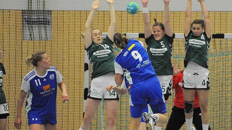 Szene aus dem Spiel der SG Garitz/Nüdlingen (grüne Trikots) gegen den ASV Dachau. Foto: Hopf