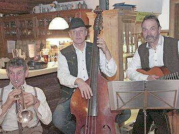 Die "Namenlosen" begleiteten Franziska Weidinger musikalisch.