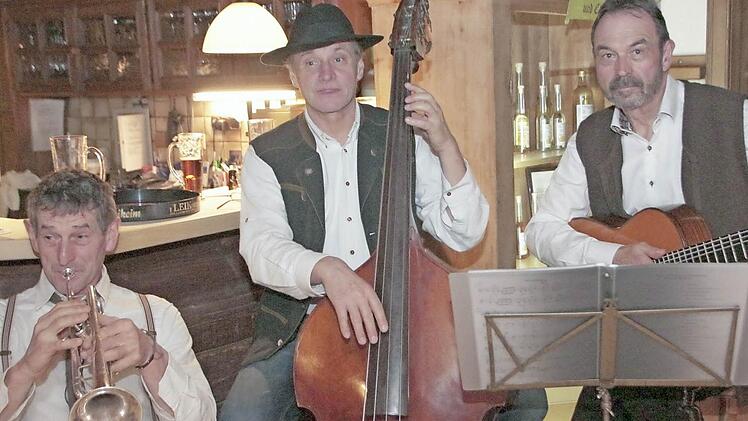 Die "Namenlosen" begleiteten Franziska Weidinger musikalisch.