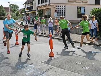 16 Staffeln in allen Altersstufen nahmen am ersten Marktsataffellauf des TSV Neunkirchen teil.  Foto: TSV